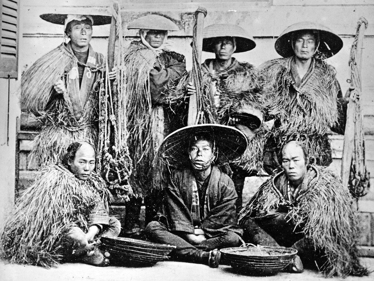 Japanske køler i stråregnfrakker, ca. 1860