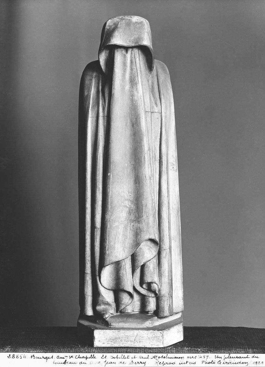 Sløret sørgende, der skjuler sit ansigt bag sine tilslørede hænder, fra gravmæle for hertug Jean de Berry (1340-1416) før 1438 (marmor) af Jean de Cambrai