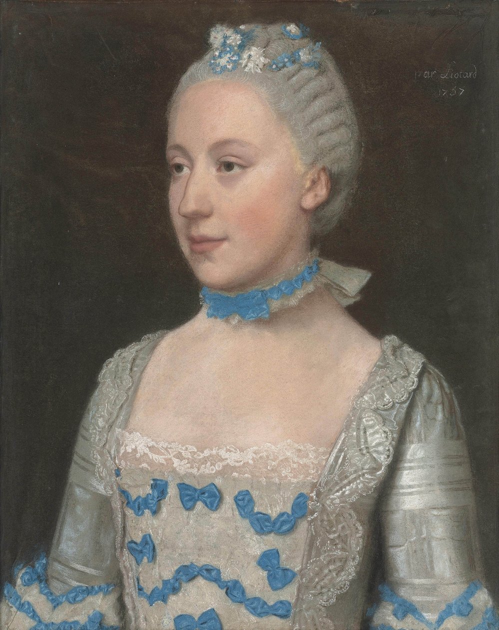 Halvlangt portræt af Madame Saint-Pol i en lyseblå kjole dekoreret med blå og hvide silkebuer i blonder af Jean Étienne Liotard