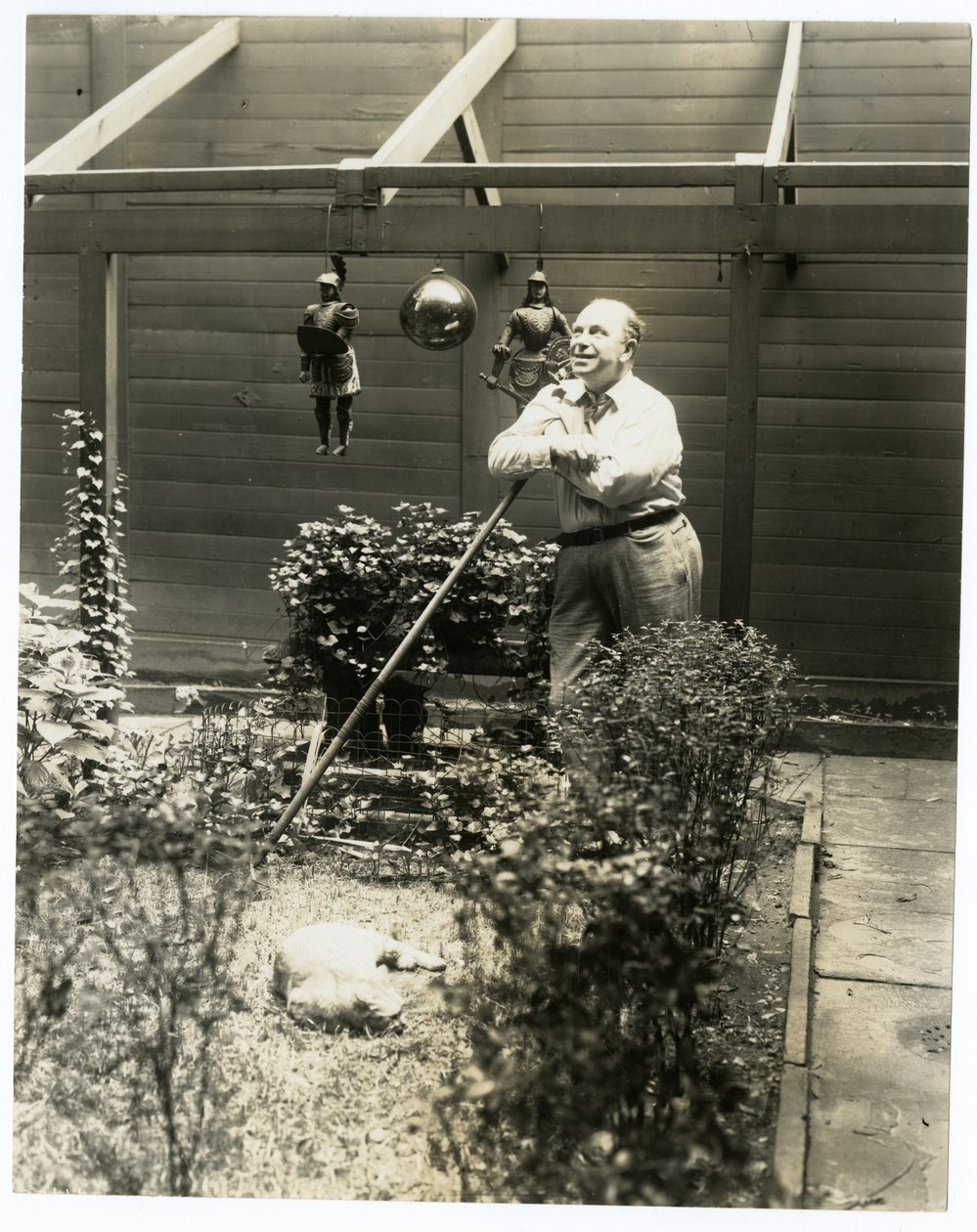 Tony Sarg i sin have af Jessie Tarbox Beals