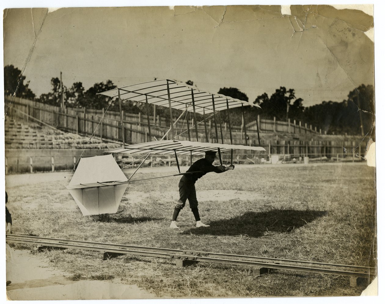 William Avery i "Gliding Machine" af Jessie Tarbox Beals