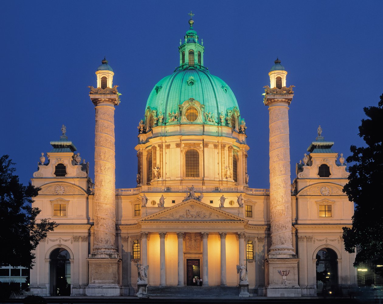 Karlskirche om natten, bygget 1714-37 af Johann Bernhard Fischer von Erlach