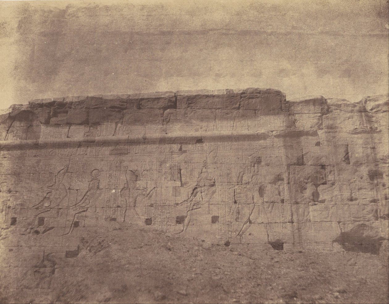 (Edfu, skulpturer og indskrifter af den østlige facade af indhegningsvæggen) af John Beasly Greene