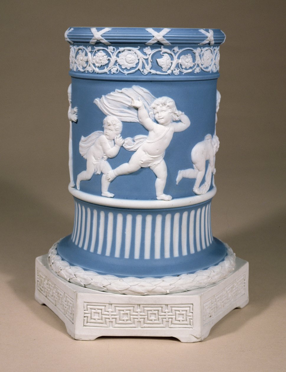 Wedgwood vase, ca. 1780 (jasperware) af John Flaxman
