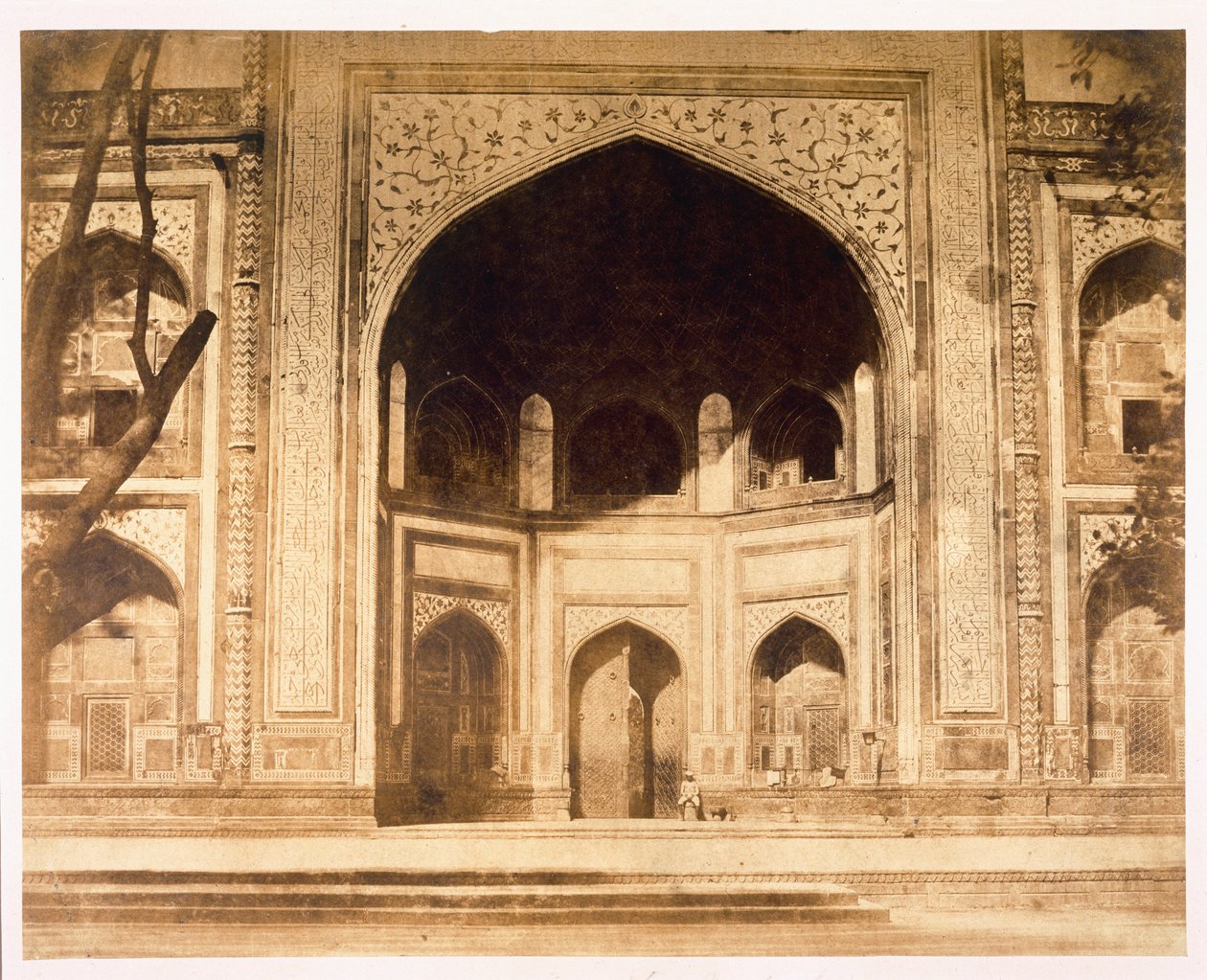 Uden for Taj Mahal, sandsynligvis illustreret i 