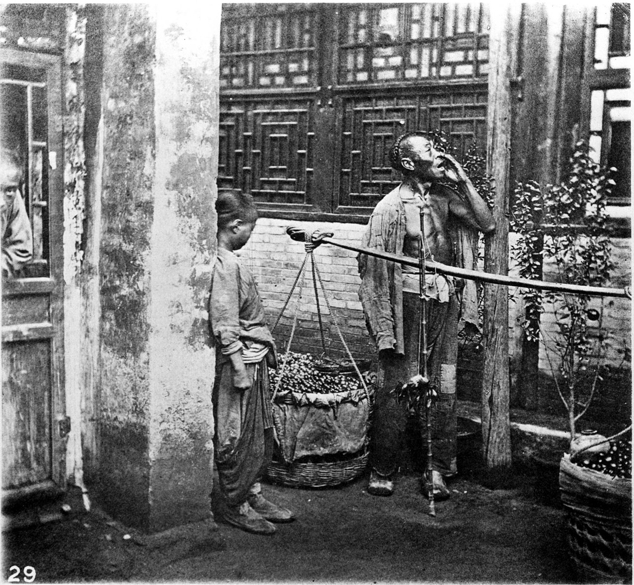 Kina, købmandens råb, ca. 1870 (foto) af John Thomson
