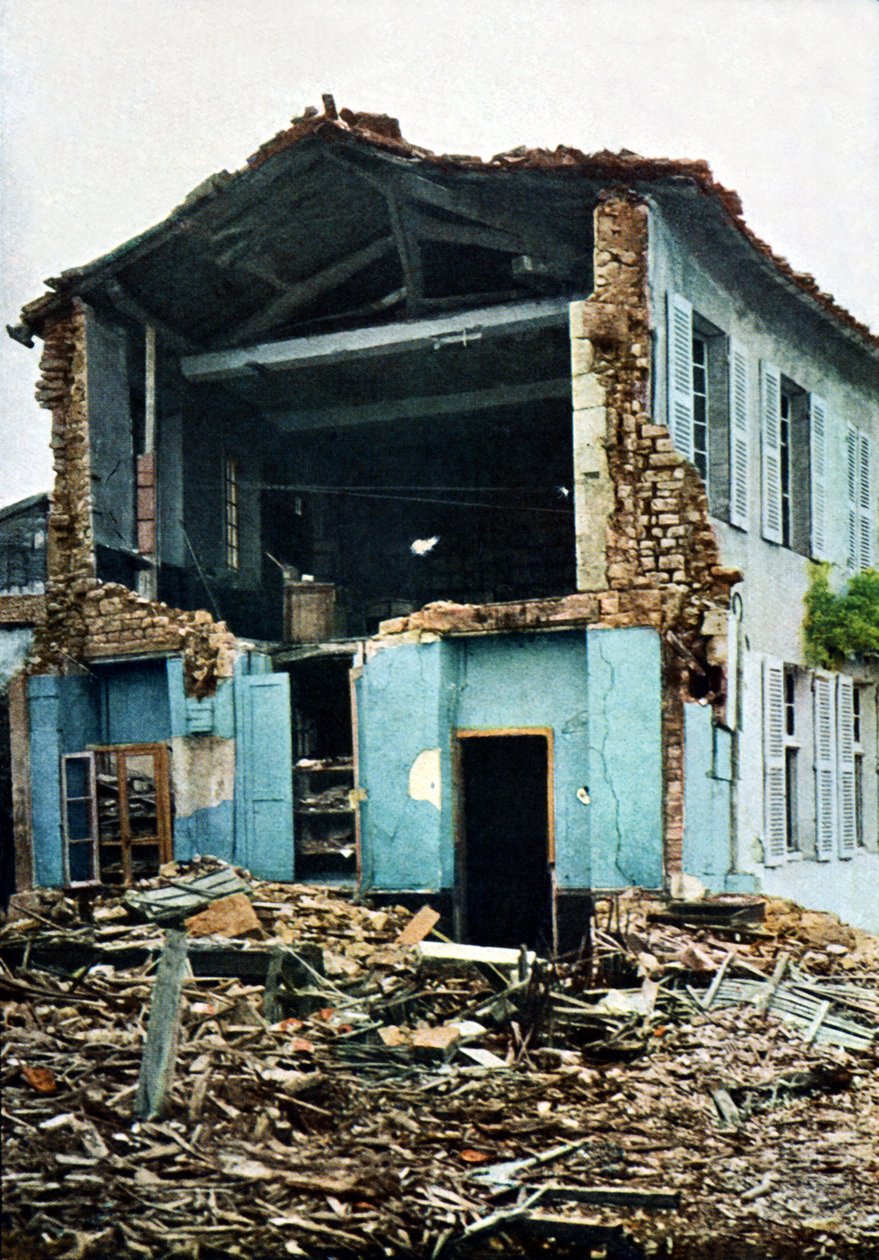 Et stærkt beskadiget hus, Verdun, 1916 (autokromt) af Jules Gervais Courtellemont