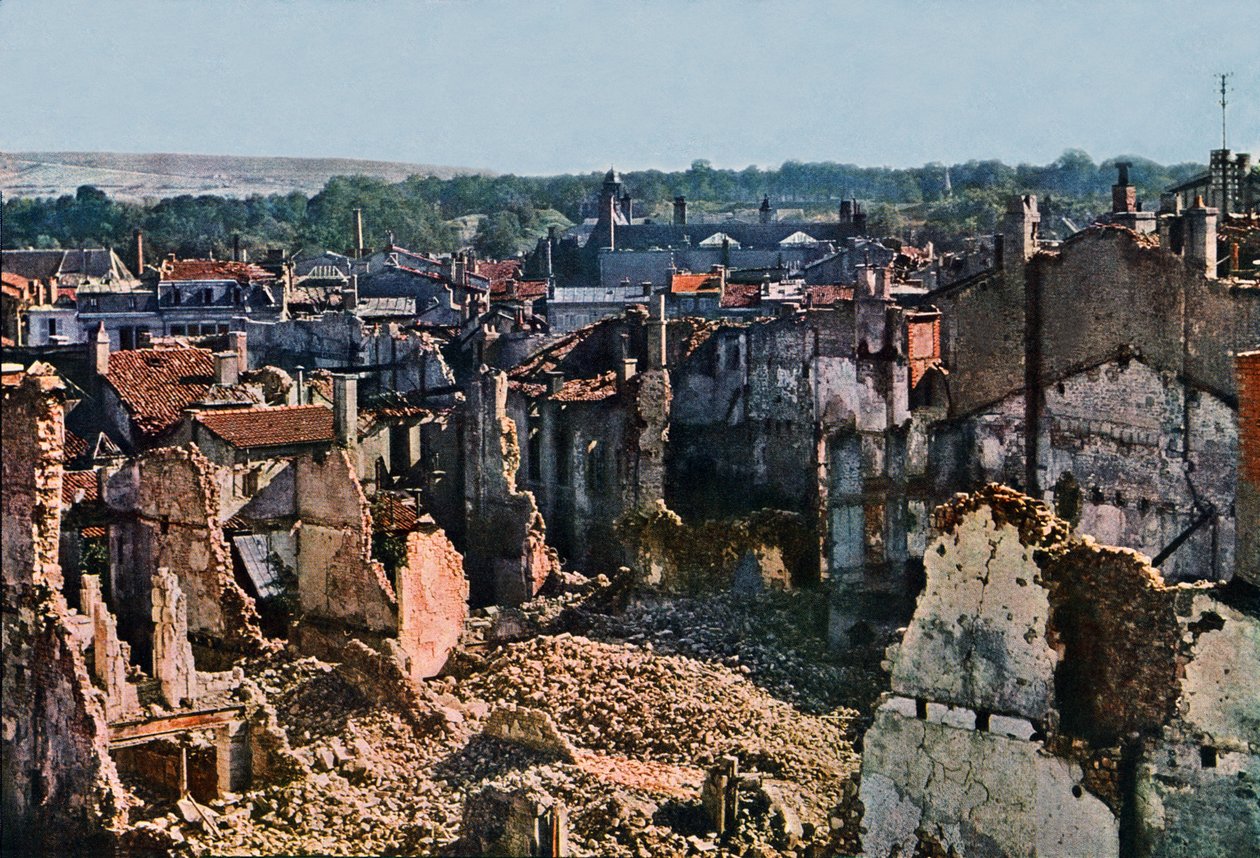 Udsigt over Verdun efter 8 måneders bombardement, september 1916 (autokrom) af Jules Gervais Courtellemont