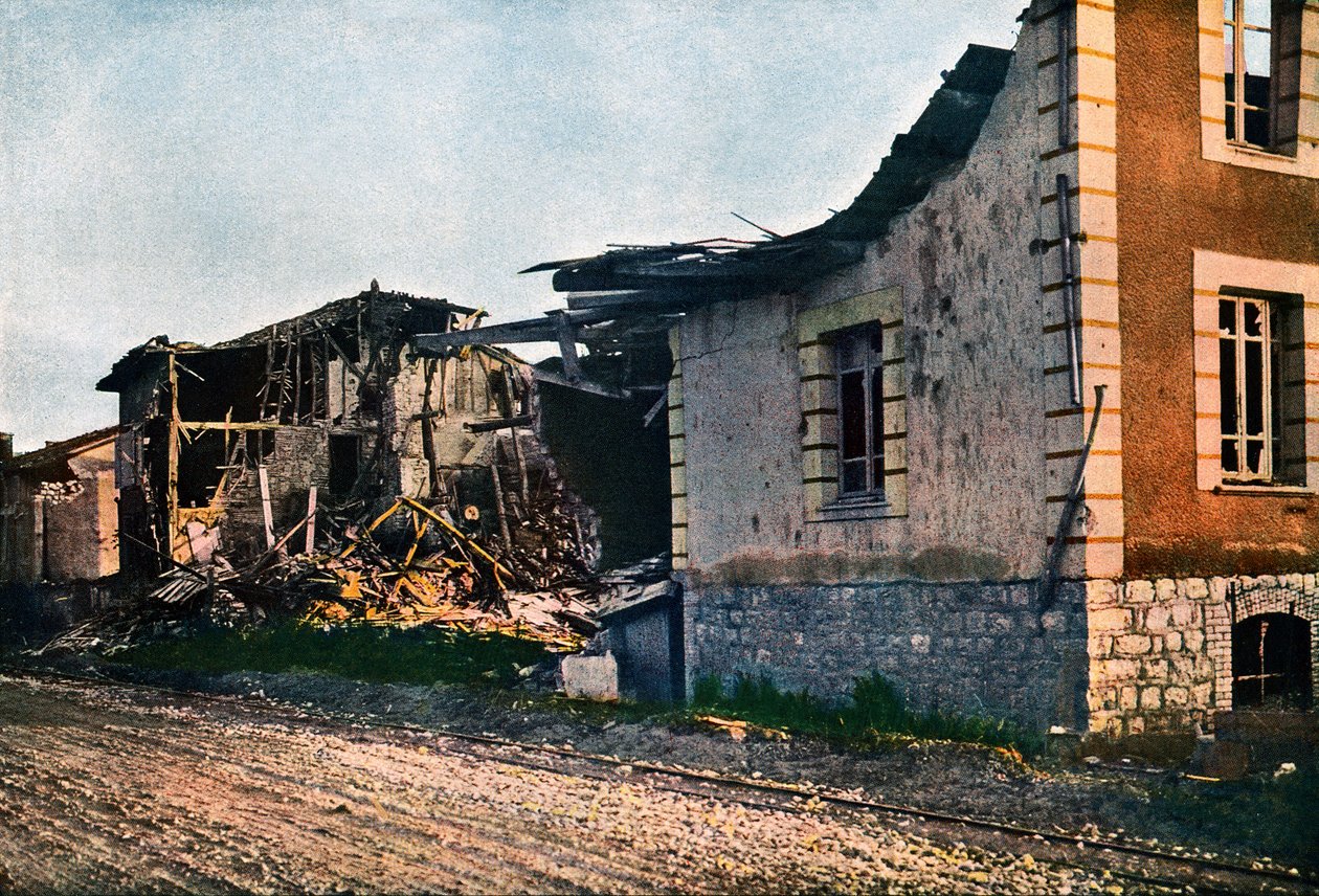 Den ødelagte landsby Dombasle-en-Argonne vest for Verdun, september 1916 (autokrom) af Jules Gervais Courtellemont