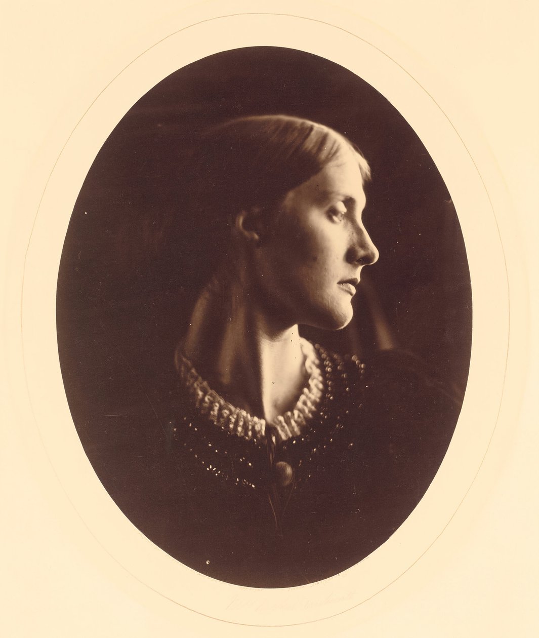Mrs. Herbert Duckworth, april 1867. af Julia Margaret Cameron