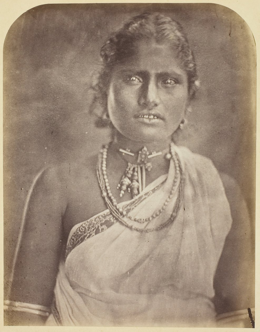 singalesisk kvinde, 187578. af Julia Margaret Cameron