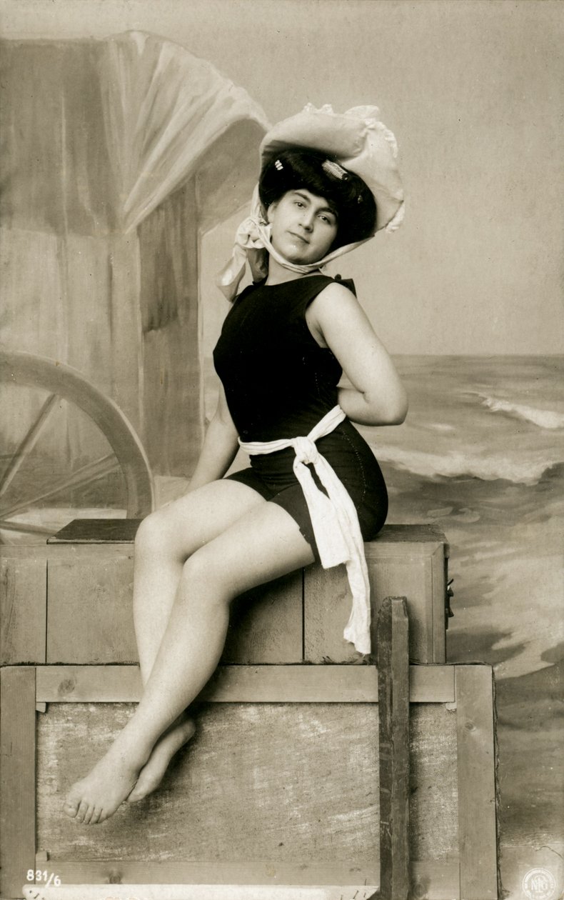 Kvinde i badedragt, ca. begyndelsen af 1900-tallet (postkort) af Alec Hunter