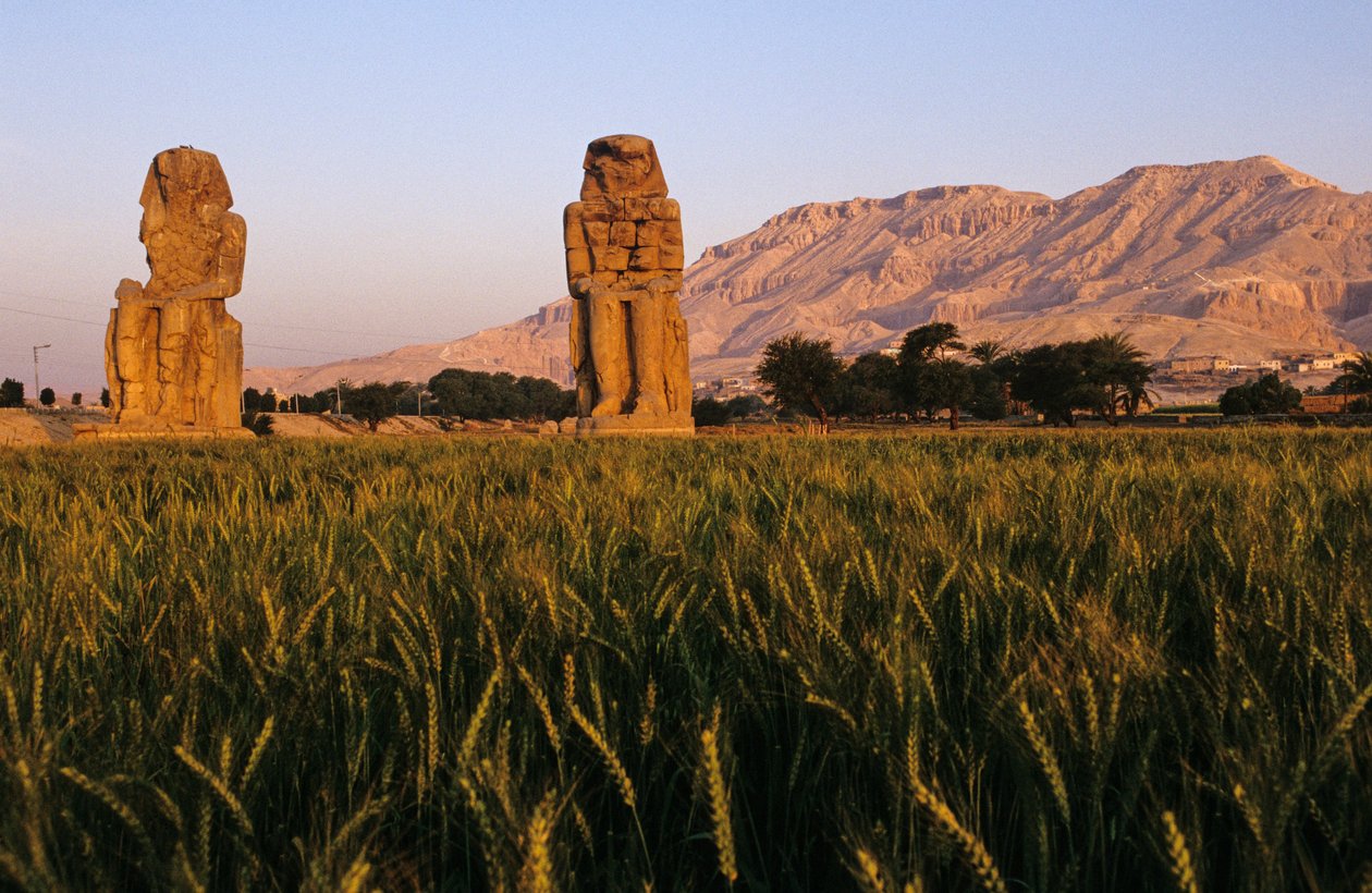 Memnons kolosser; Amenhotep III; af Kenneth Garrett