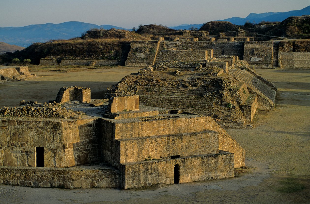 Olmek; Monte Alban; Oaxaca; Mexico, Danzante; Zapotec af Kenneth Garrett