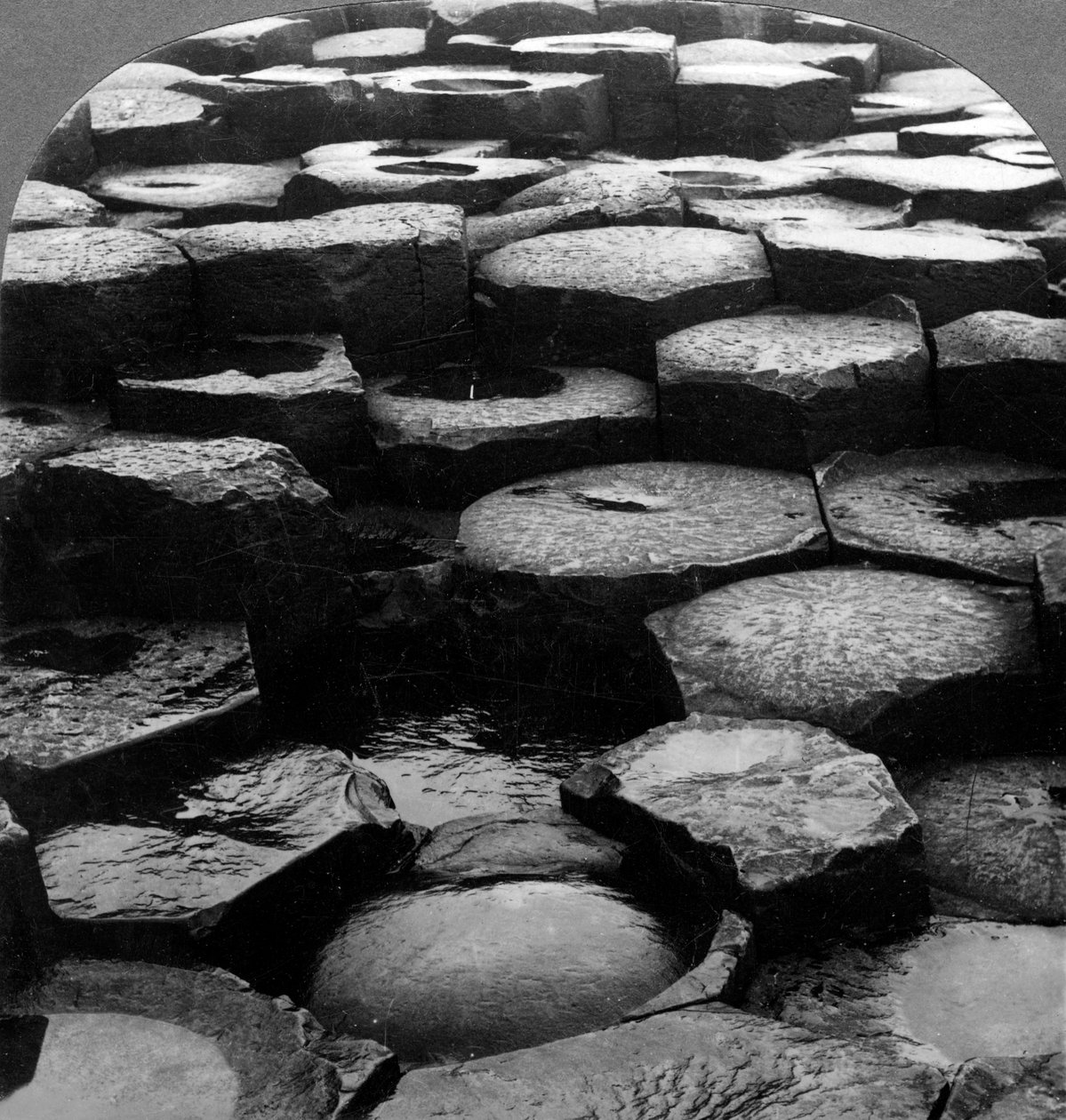 Giants Causeway, Antrim, Nordirland. af Keystone View Company