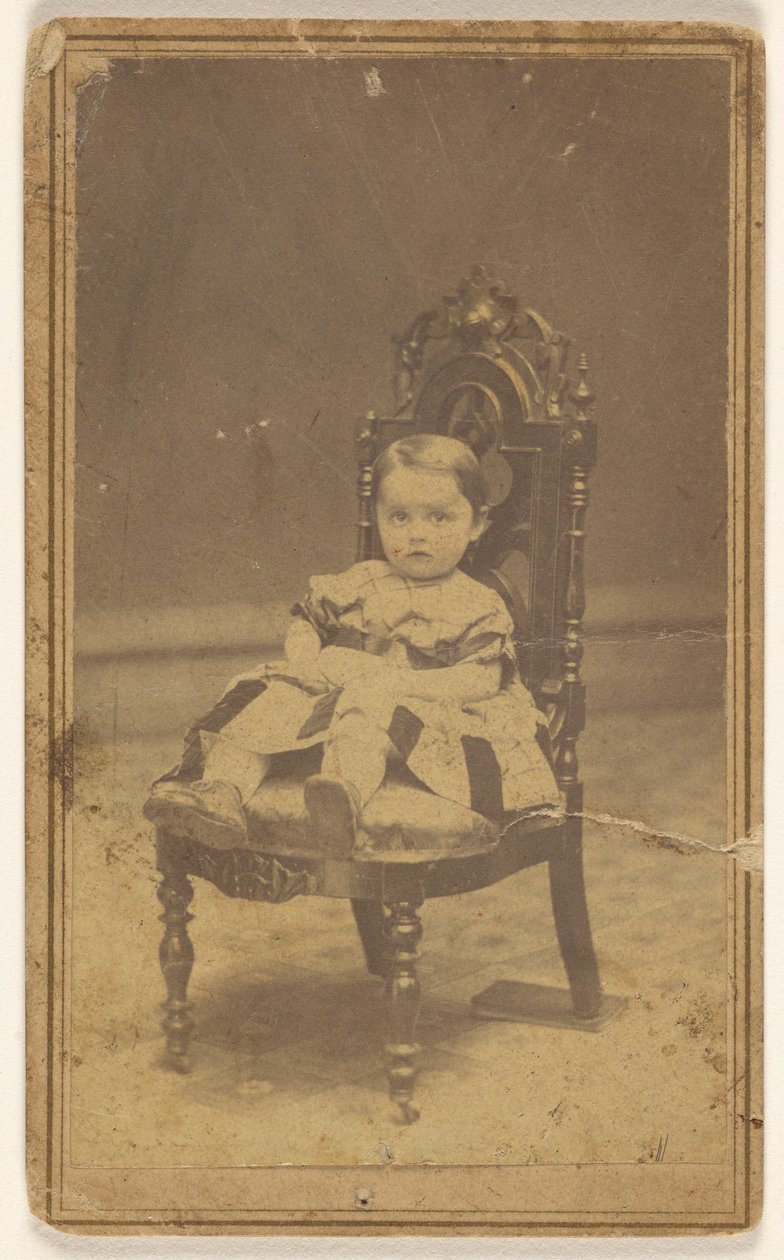 [Uidentificeret lille pige, siddende]. af L. D. Campbell