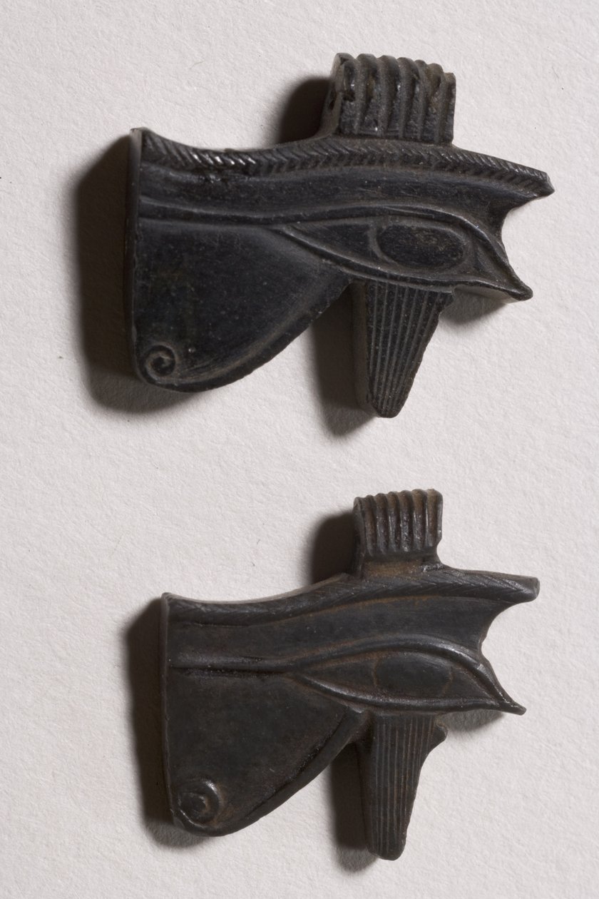 To wedjat øjeamuletter (obsidian) af Late Period Egyptian