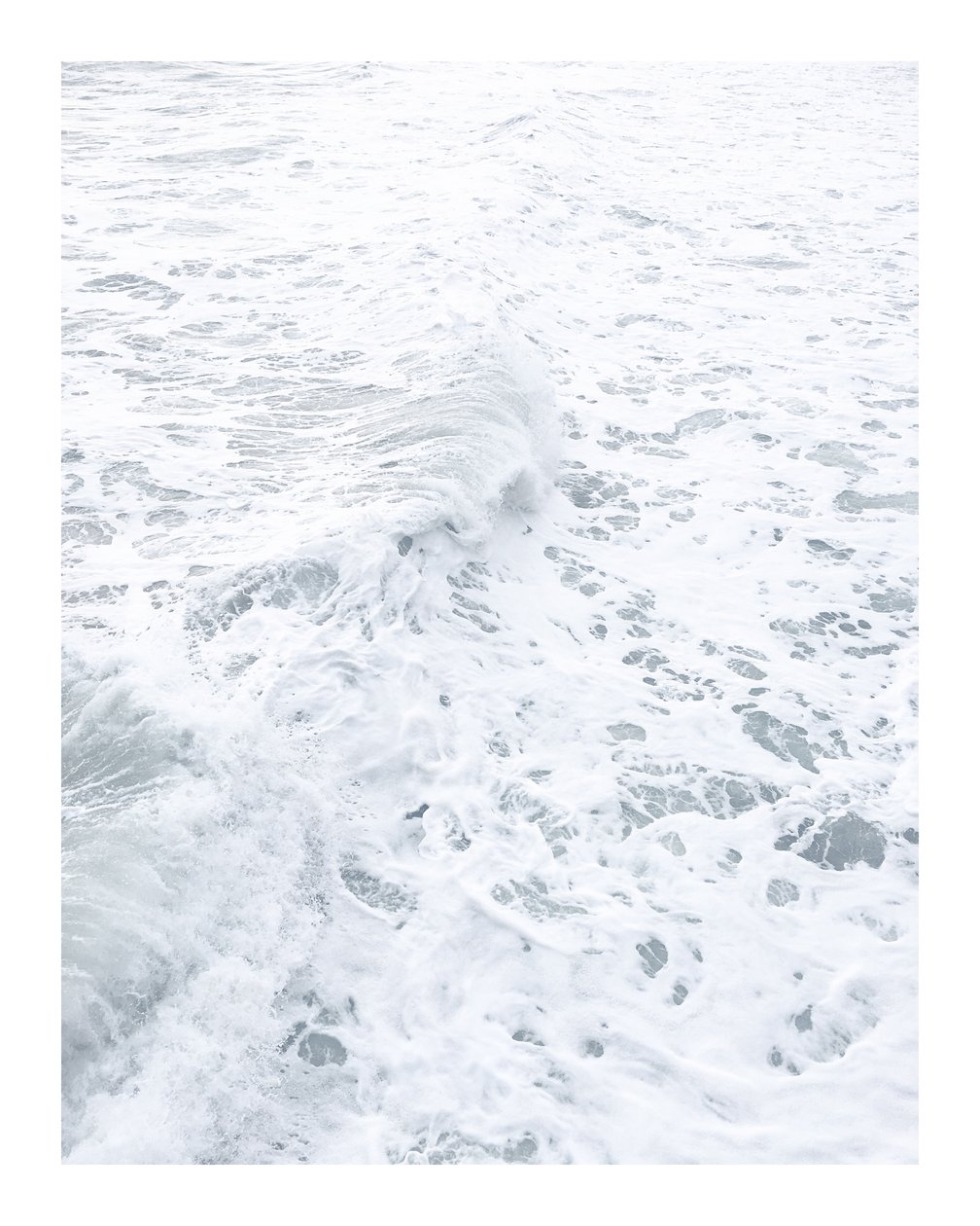 Hvide bølger, ca. 2018 (fotografi) af Leah Straatsma