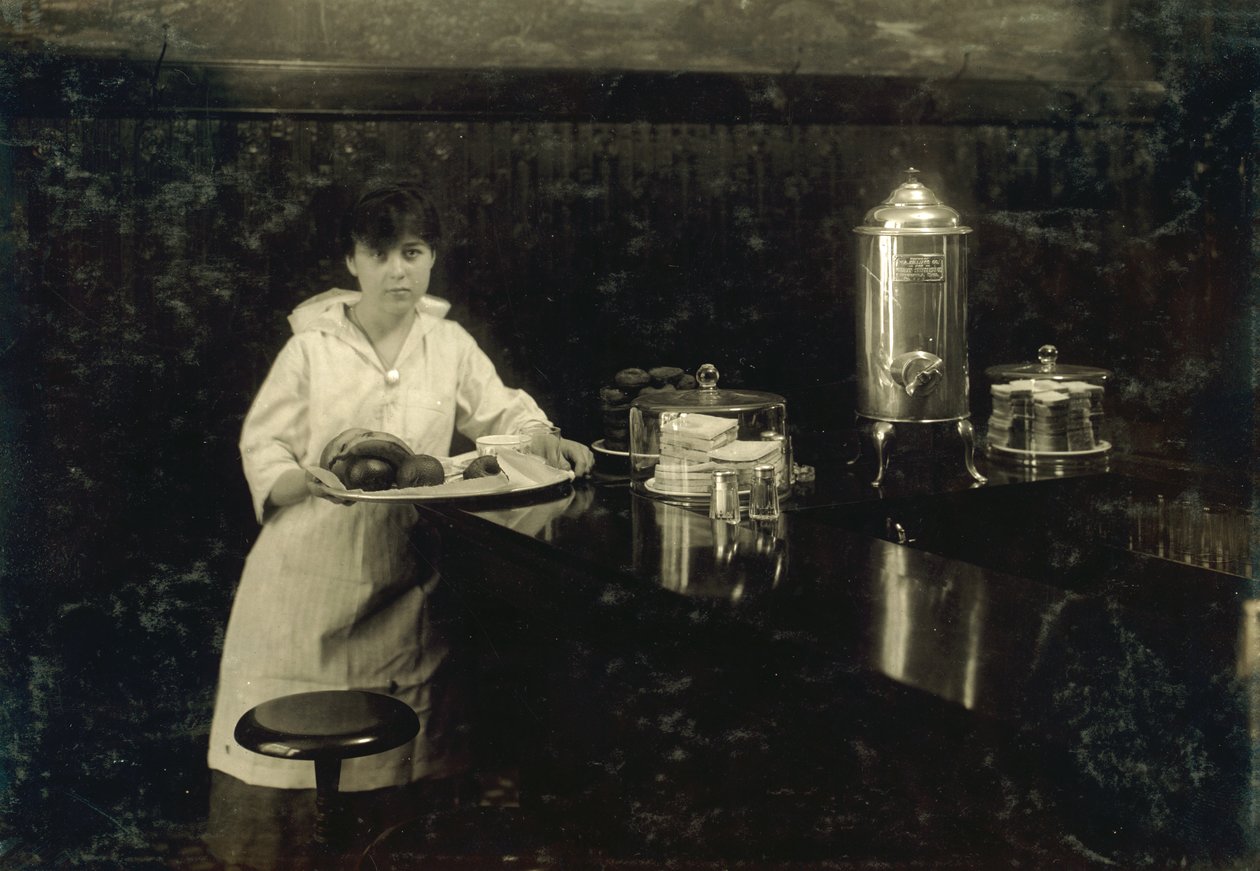 En ung servitrice, Delia Kane af Lewis Wickes Hine