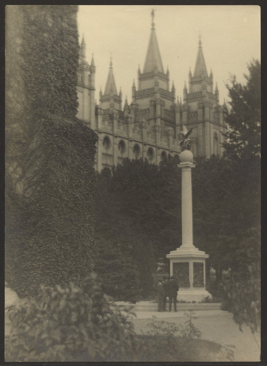 [Cathedral Towers] af Louis Fleckenstein