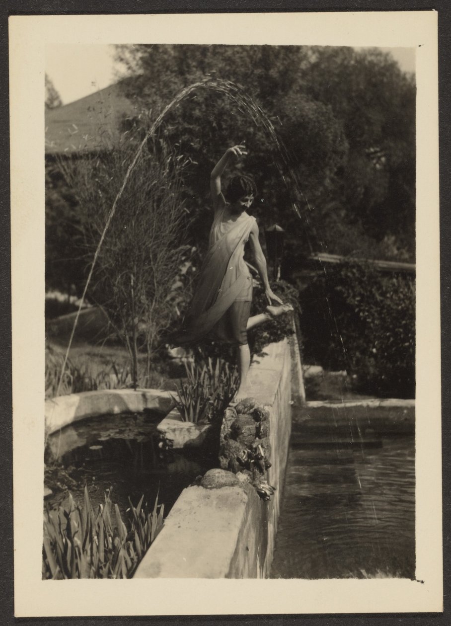 [Danser i haven] af Louis Fleckenstein