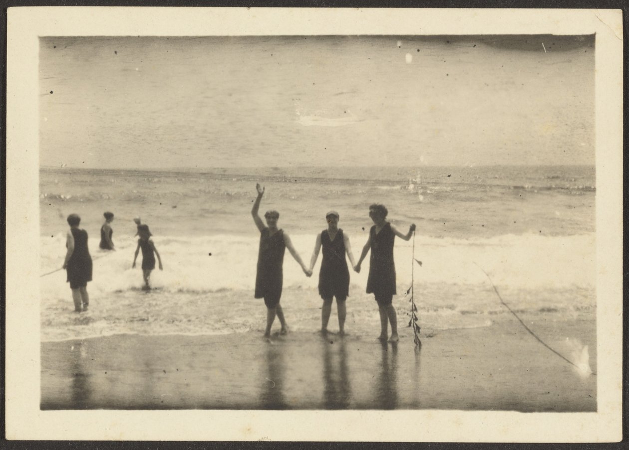 [Figurer på en strand, der holder tang]. af Louis Fleckenstein