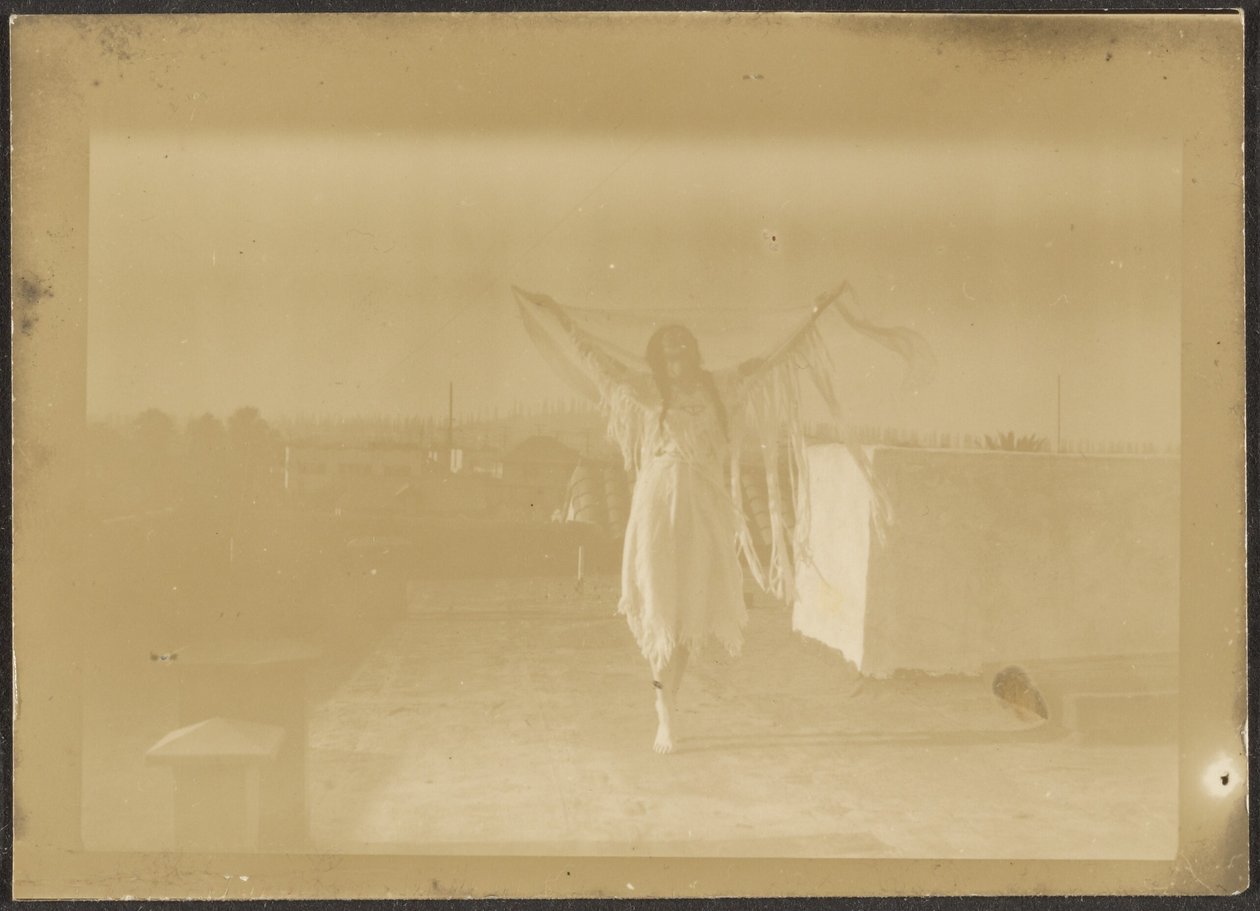 [Florence danser i indianerkostume]. af Louis Fleckenstein
