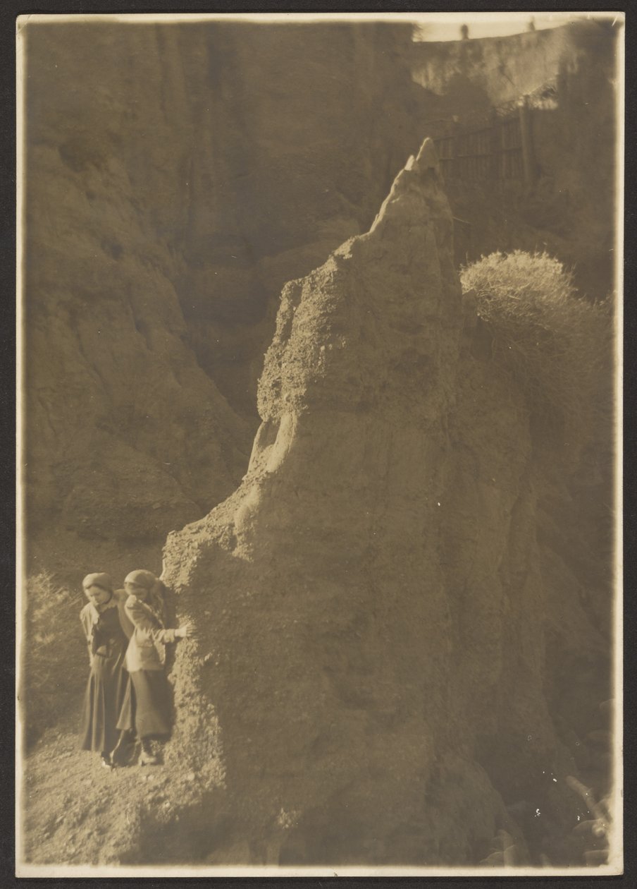 [Unge kvinder i Rocky Ravine] af Louis Fleckenstein