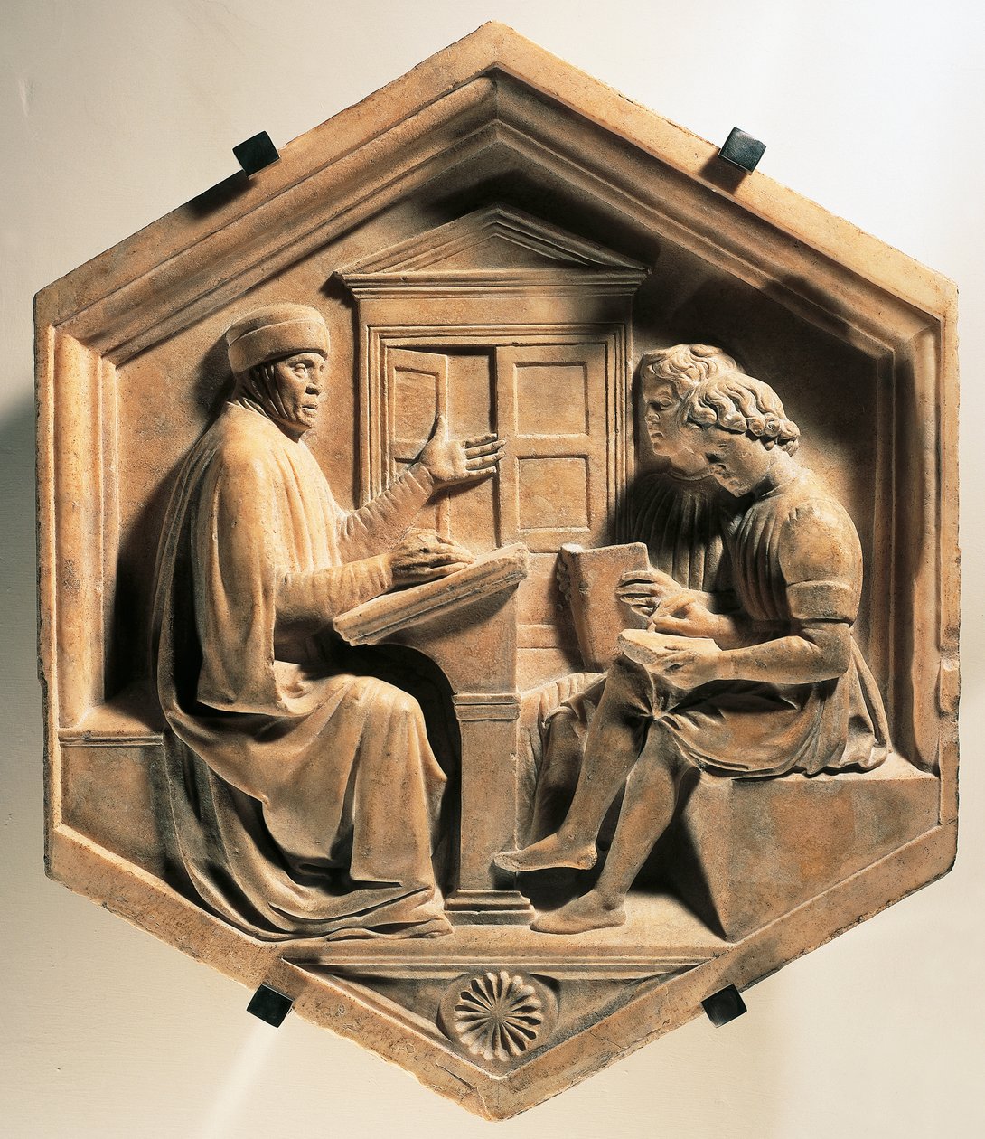 Den lærde Priscian underviser to studerende af Luca Della Robbia