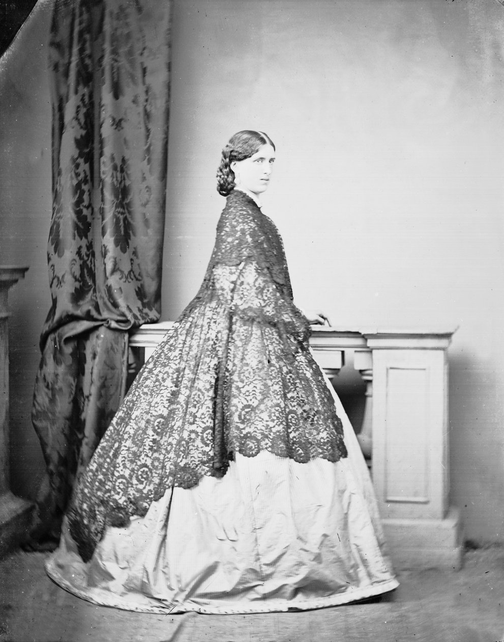 Noble Roman poserer på et studiefoto af Ludovico Tuminello