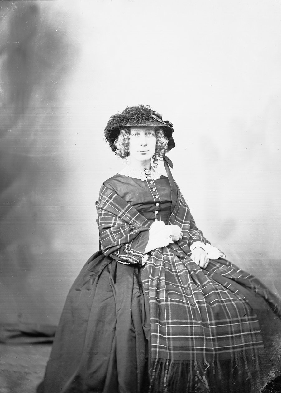 Noble Roman poserer på et studiefoto af Ludovico Tuminello