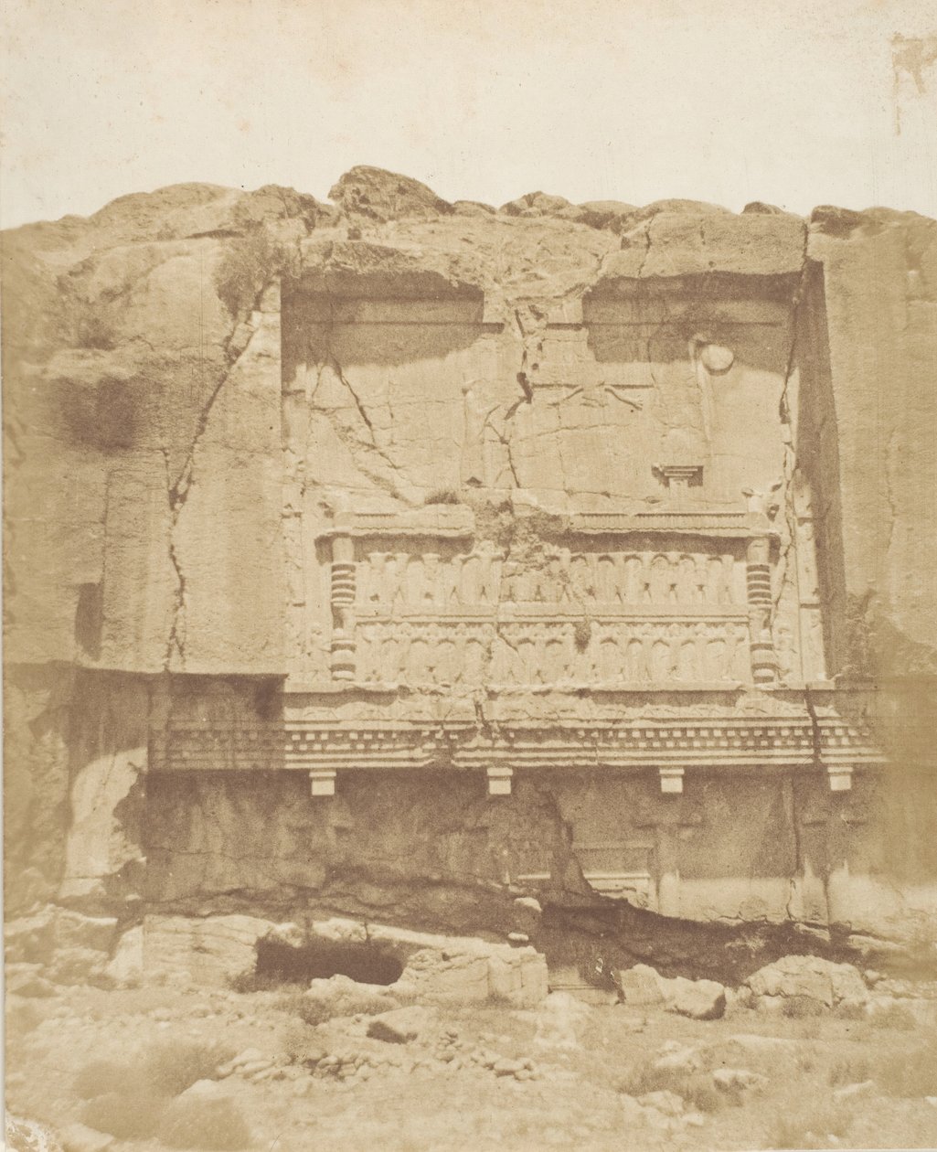 Grav på klippen i Persepolis, 1858. af Luigi Pesce