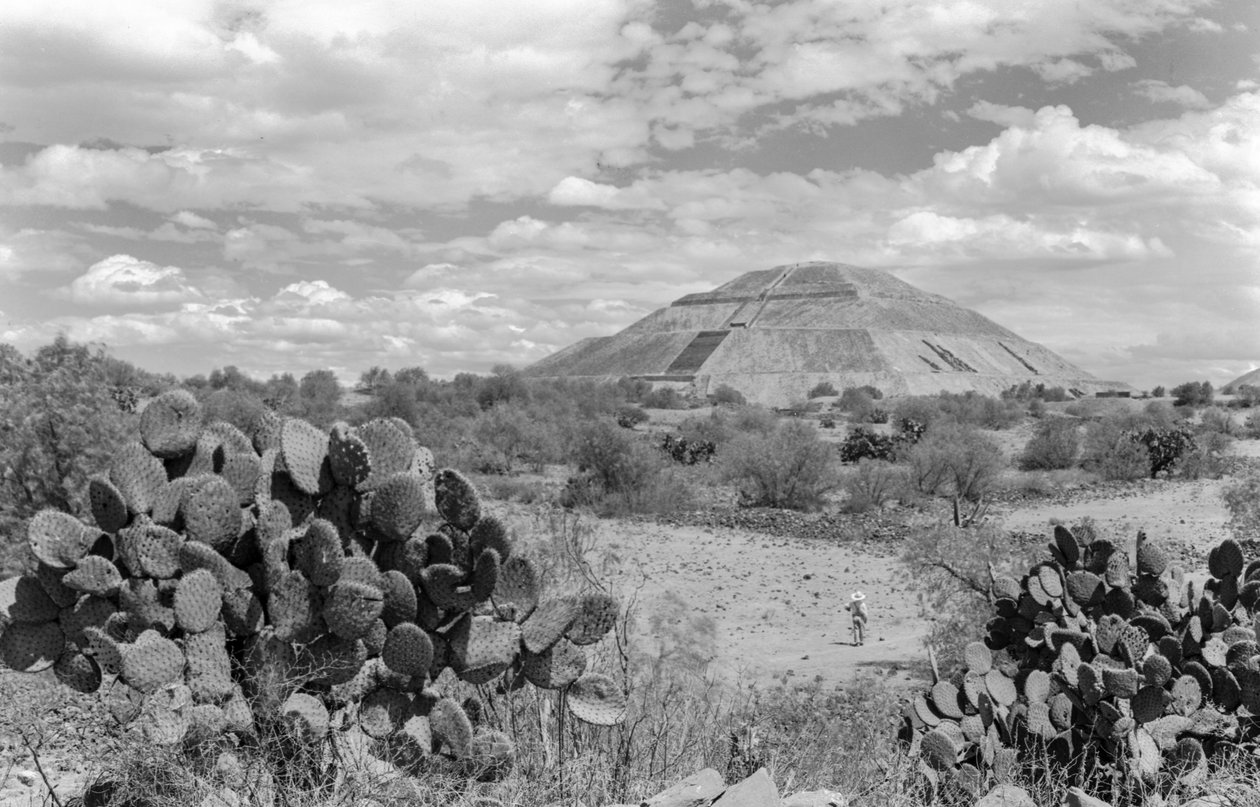 Mayaernes monumentale pyramide, Yucatan-halvøen. 1936 af Luis Marden