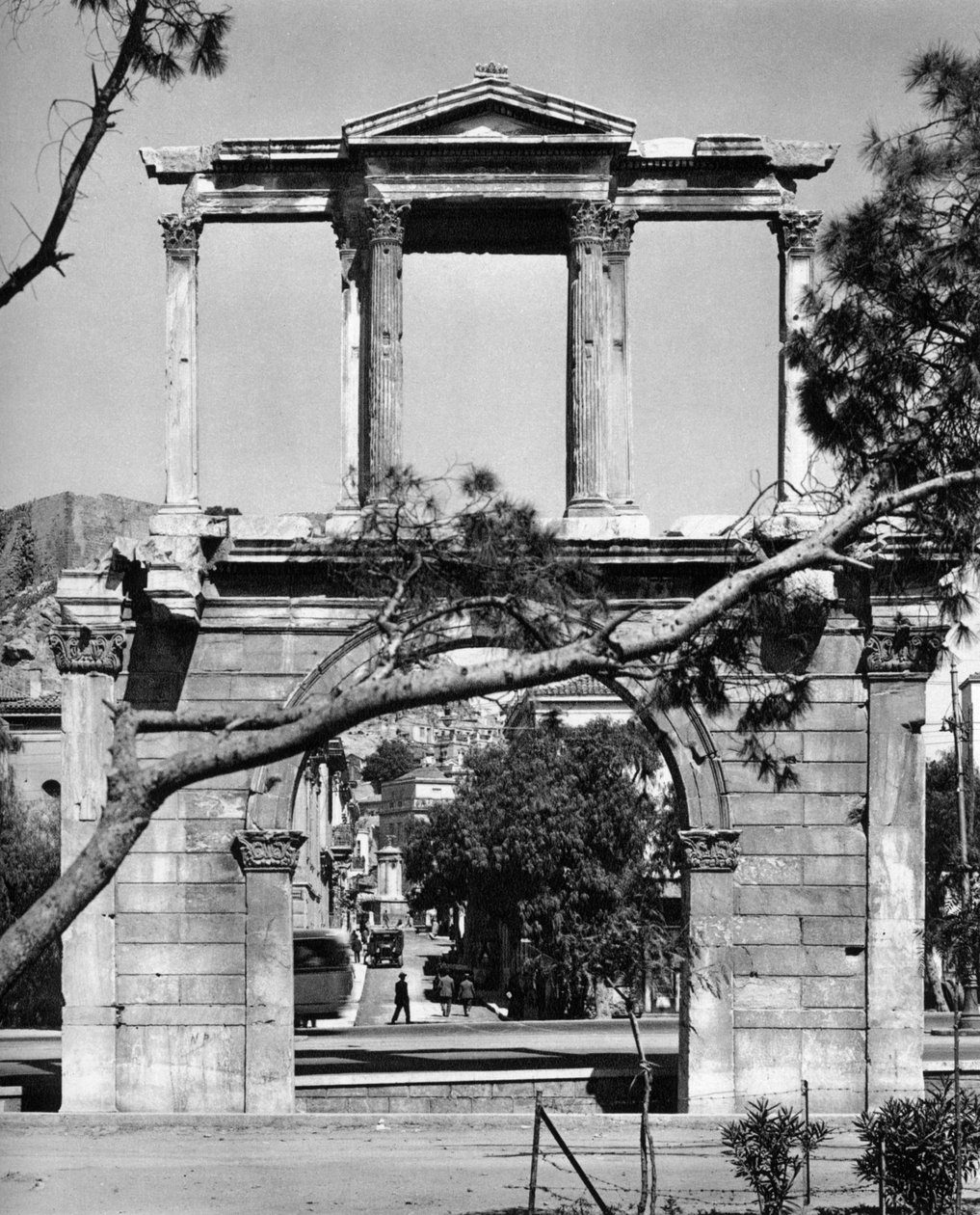 Hadrians bue, Athen, 1937. af Martin Hurlimann