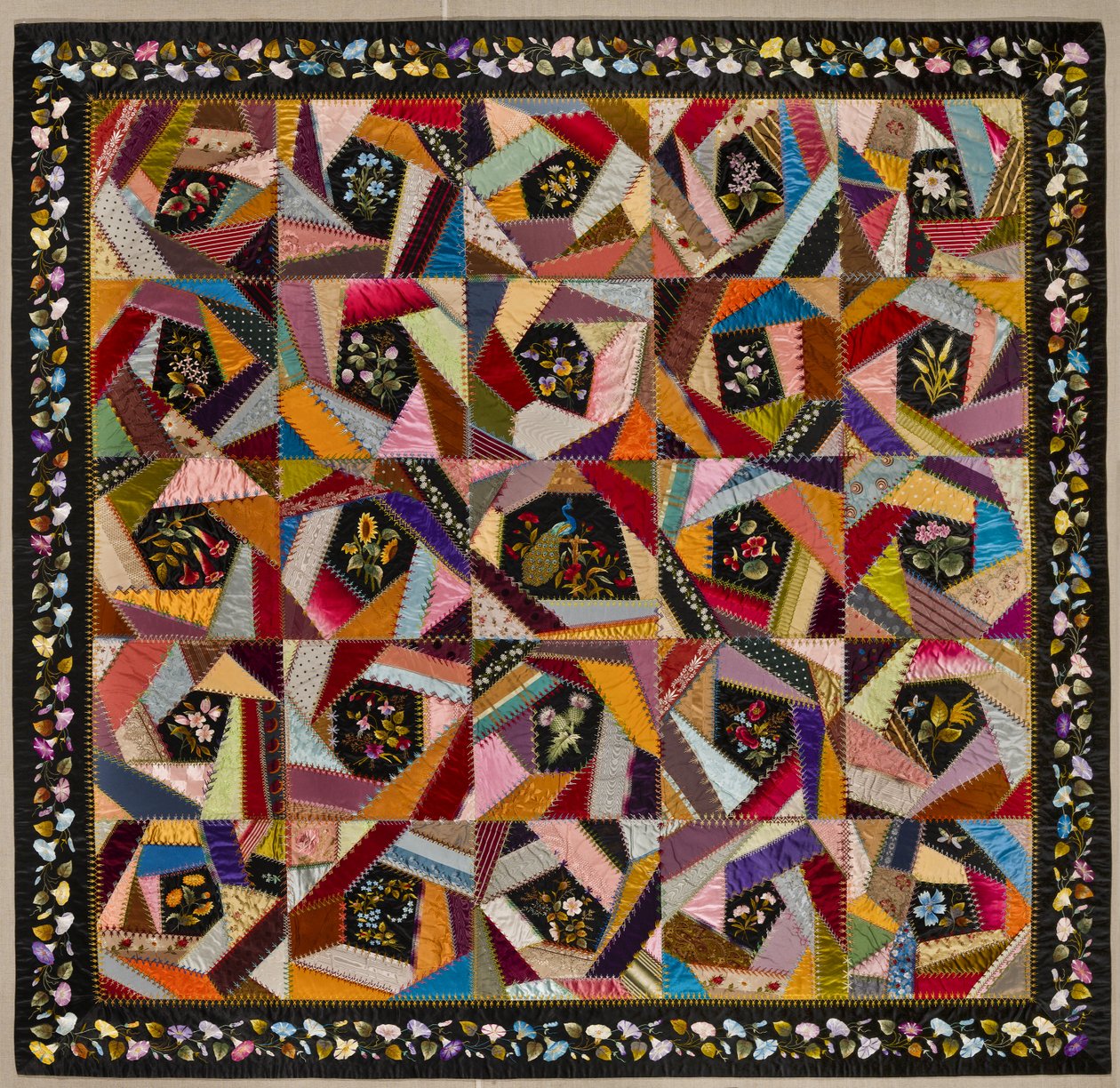 Crazy Quilt, ca. 1880 (silke) af Mary A. Stinson