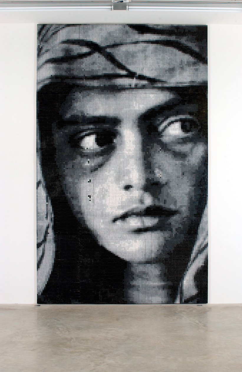 Madonna, 2001 (Keramiske fliser, cement, træ) af Mat Collishaw
