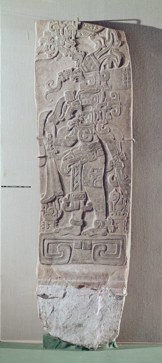Stele II, rektangulær med relief forestillende en figur stående på en platform, præklassisk periode, ca. 1000 f.Kr.-250 e.Kr. (granit) af Mayan