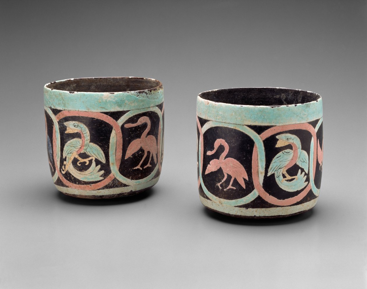 Skåle med fugle i kartoucher, Guatemala, Middle Classic, 500-700 (lertøj med malet stuk) af Mayan