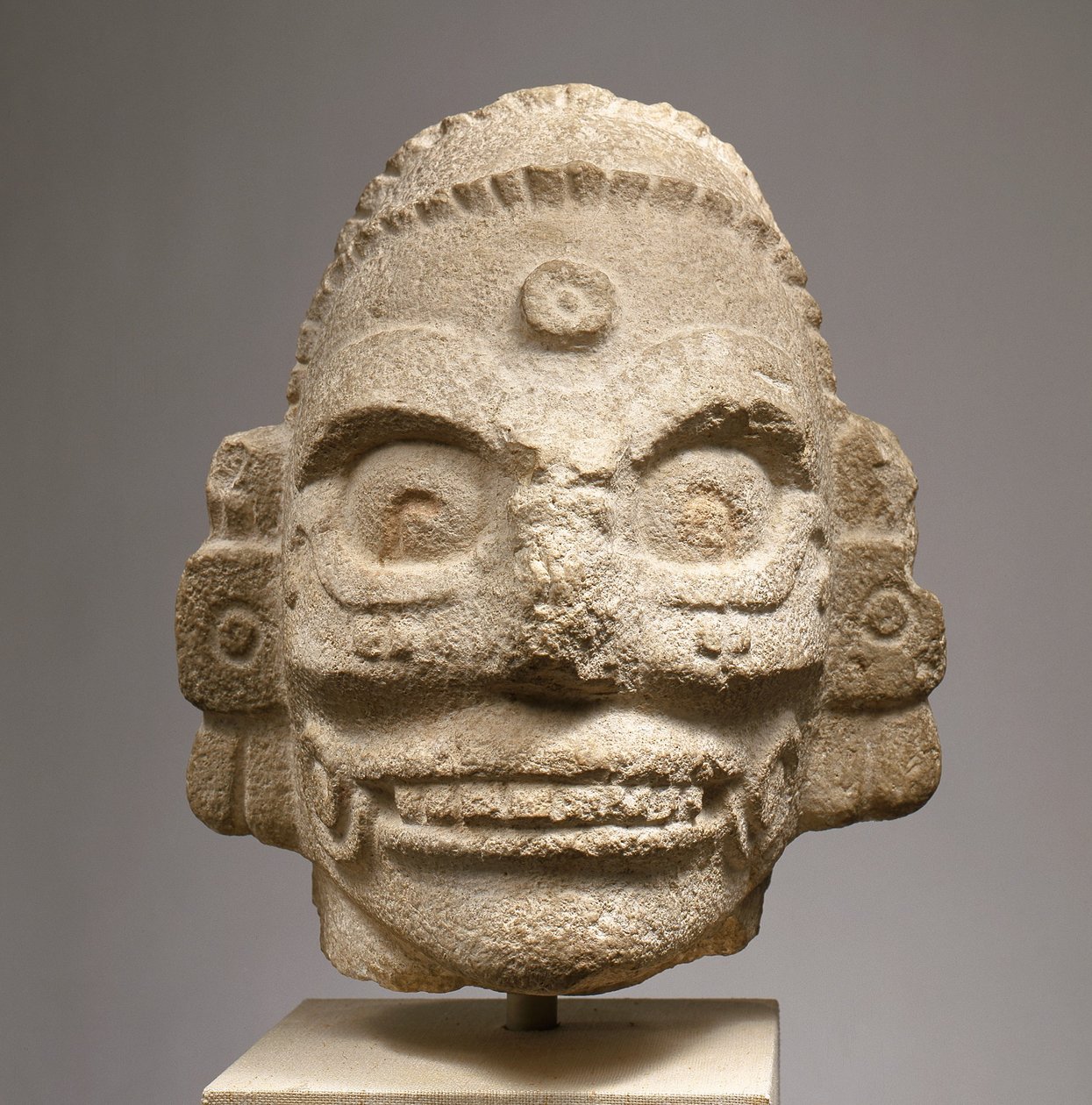 Hovedet af en regngud, ca. 1000 (fossilholdig kalksten) af Mayan