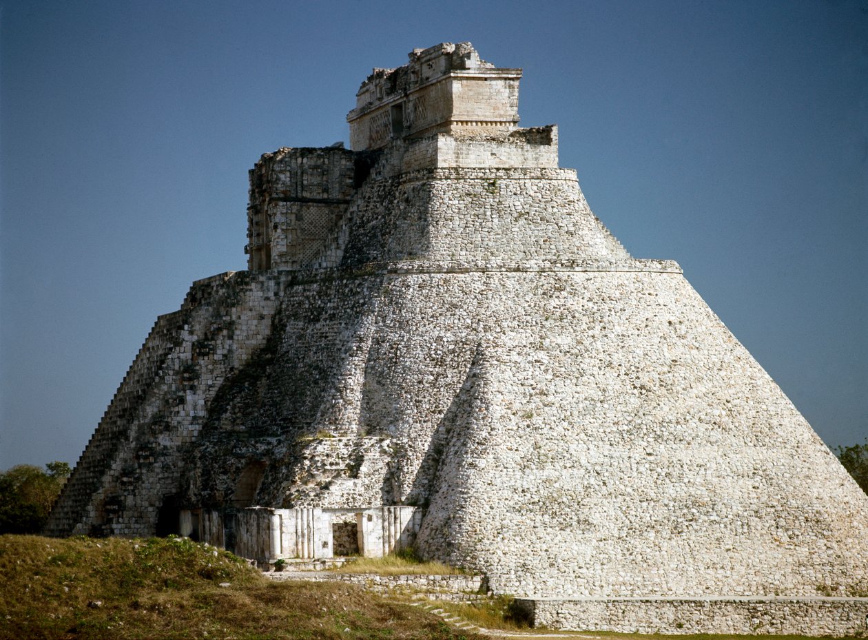 Tryllekunstnerens pyramide, 6. århundrede af Mayan Mayan