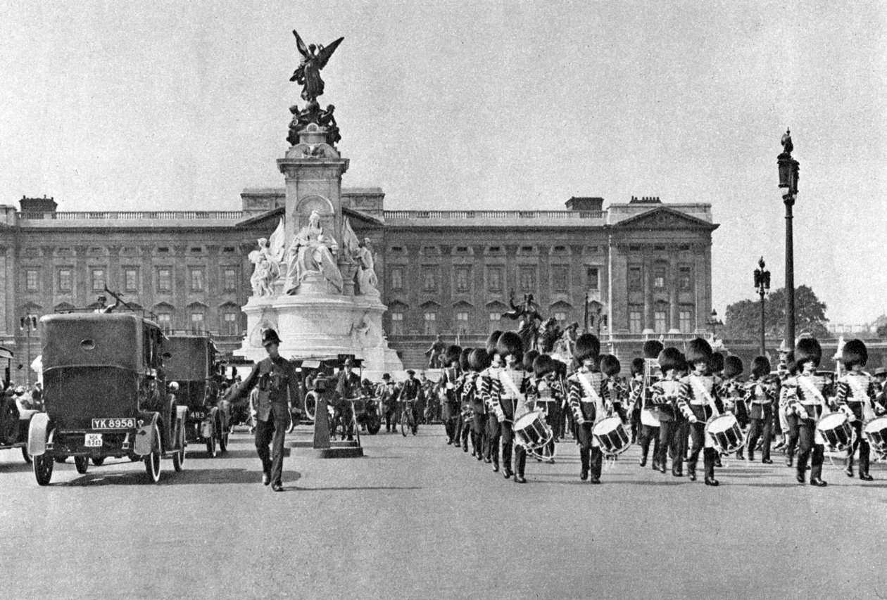 Vagtskifte, Buckingham Palace, London, 1926-1927 af McLeish
