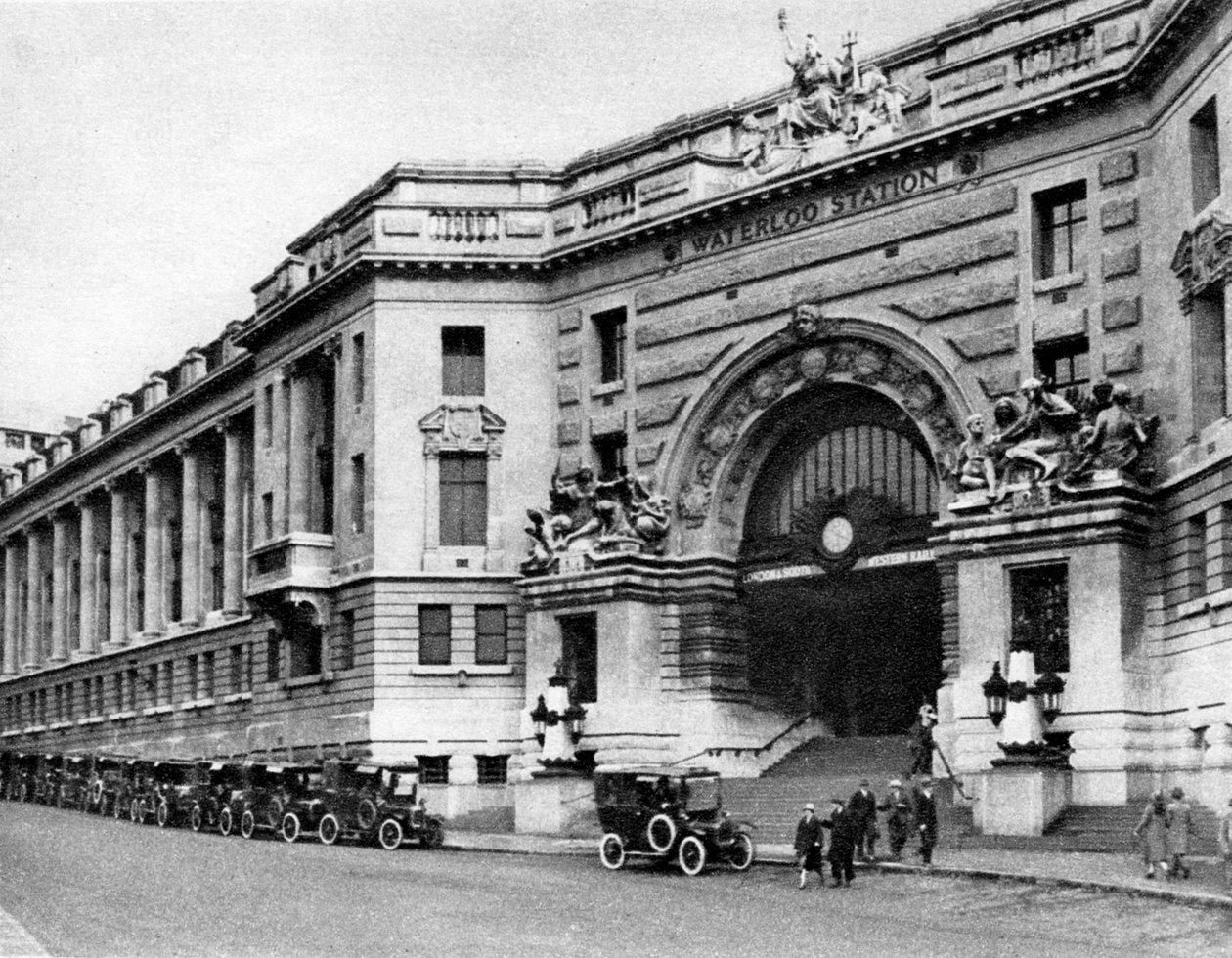 Waterloo Station, London, 1926-1927. af McLeish