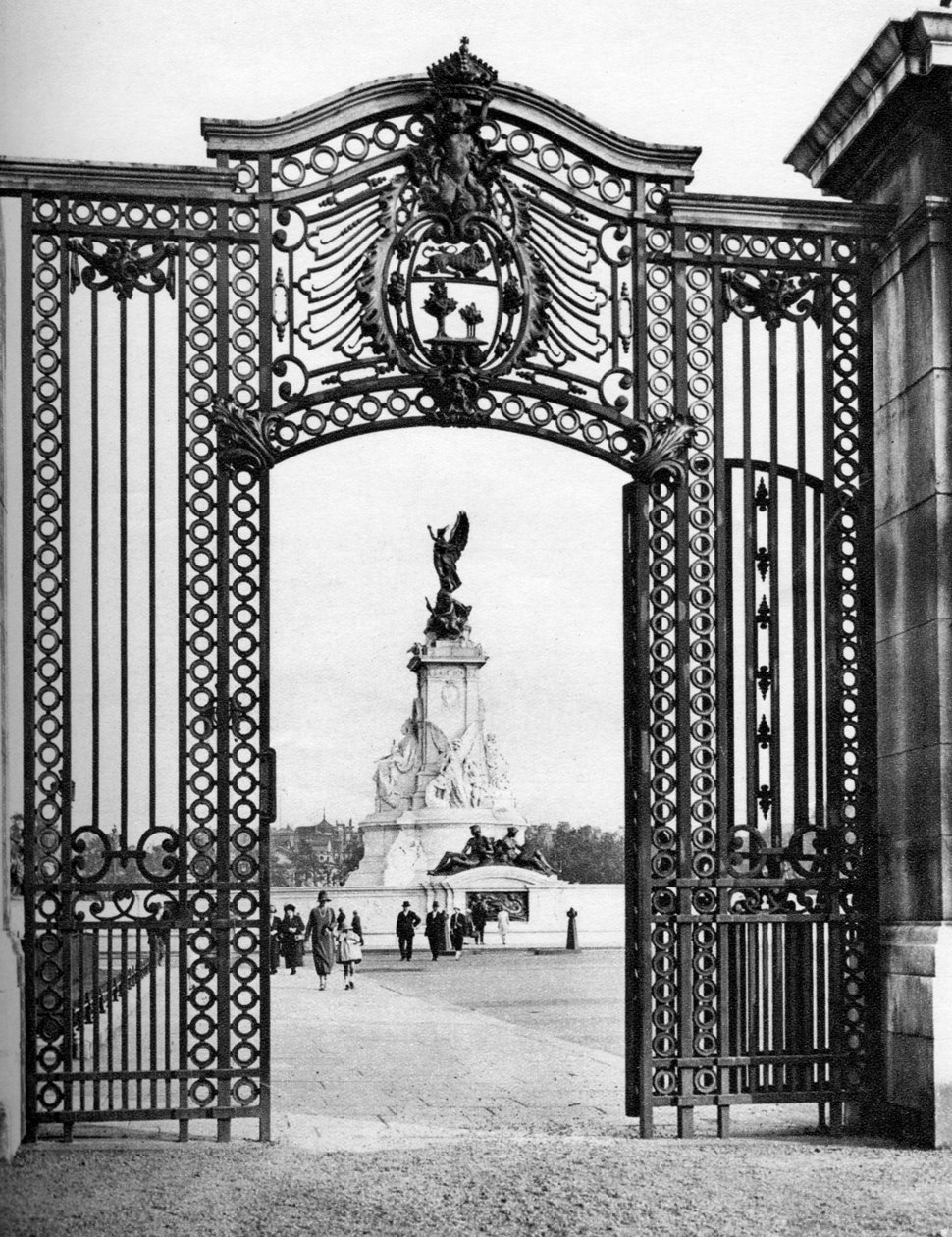 Smedejernsporte, Buckingham Palace, London, 1926-1927. af McLeish