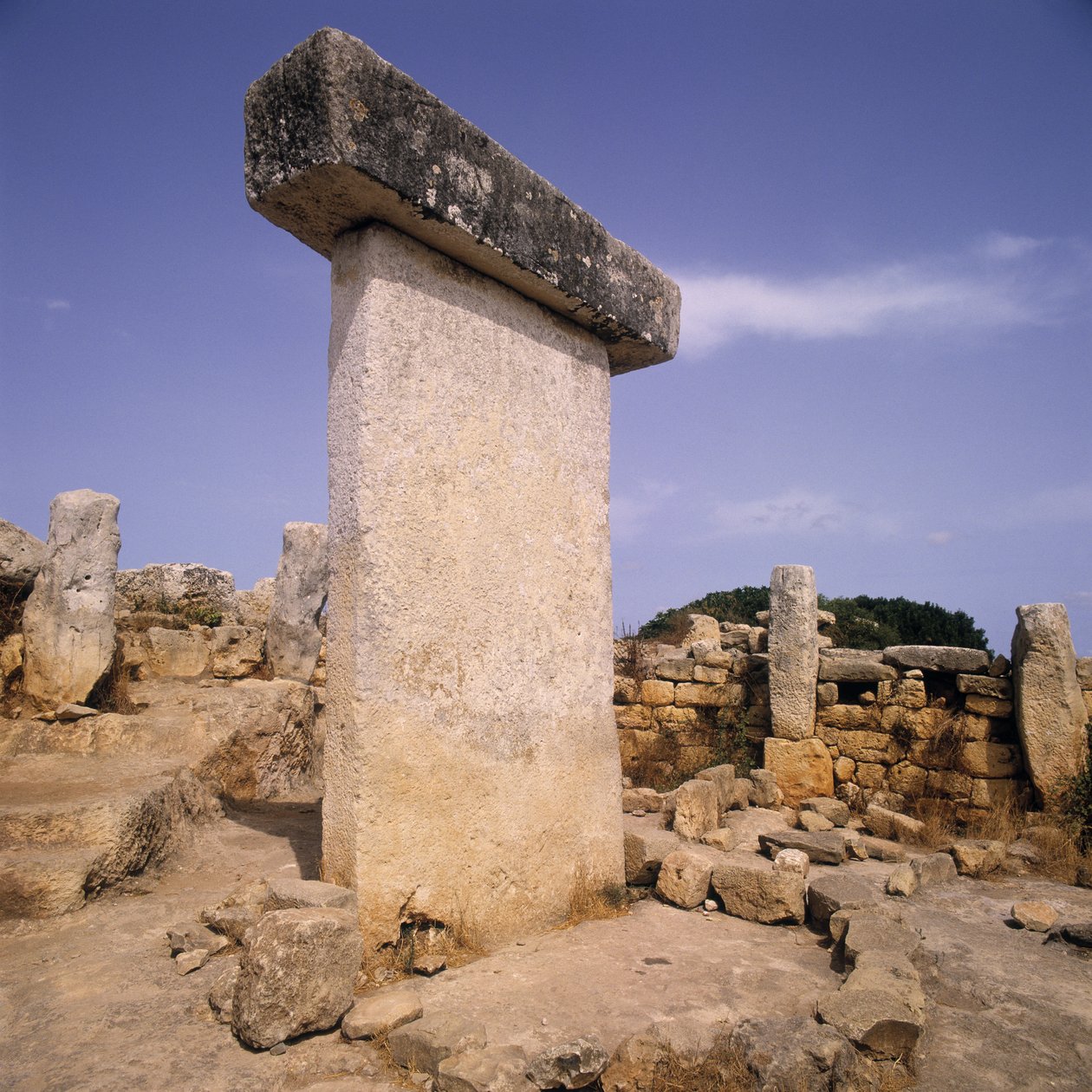 Taula på arkæologisk sted, Menorca, Spanien af Megalithic Megalithic