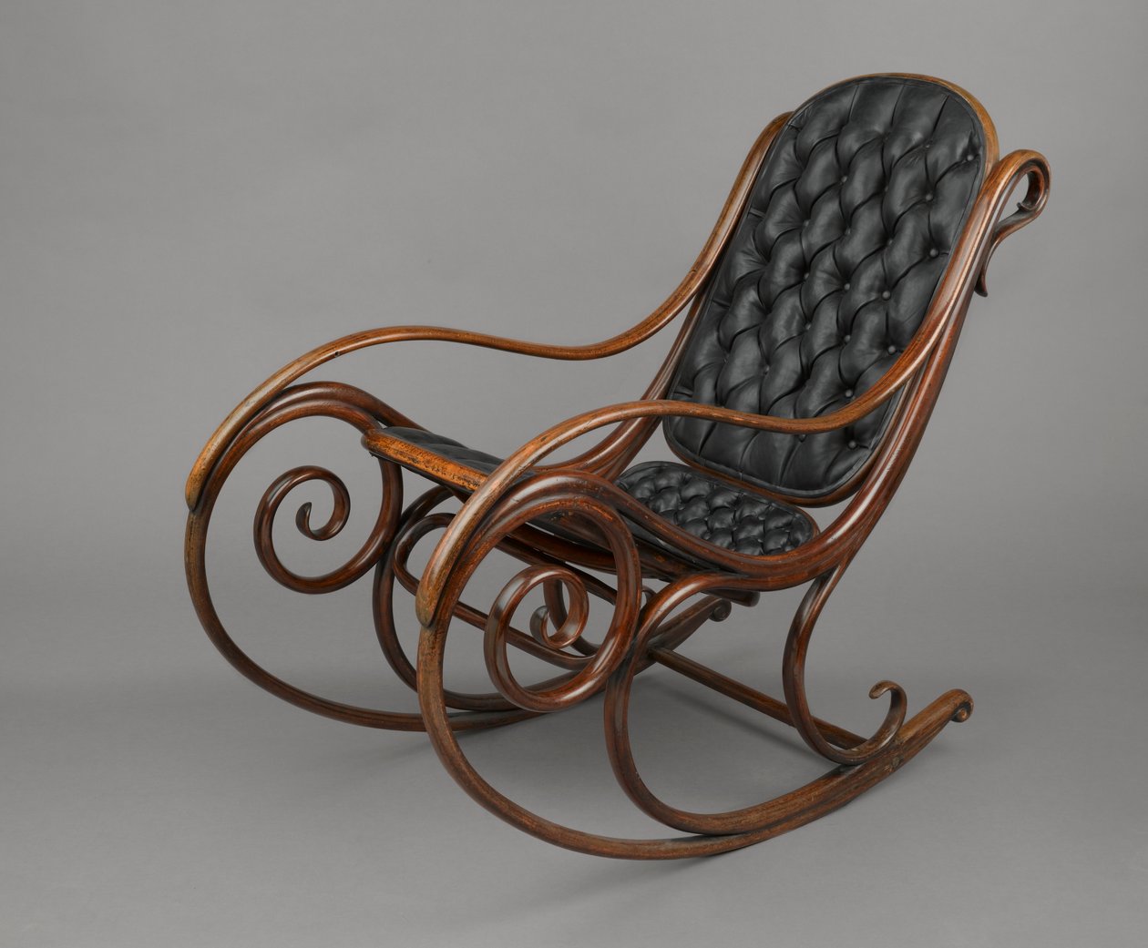Gyngestol, model #1, designet ca. 1860, fremstillet ca. 1900 (kobber bøgetræ & læder) af Michael Thonet