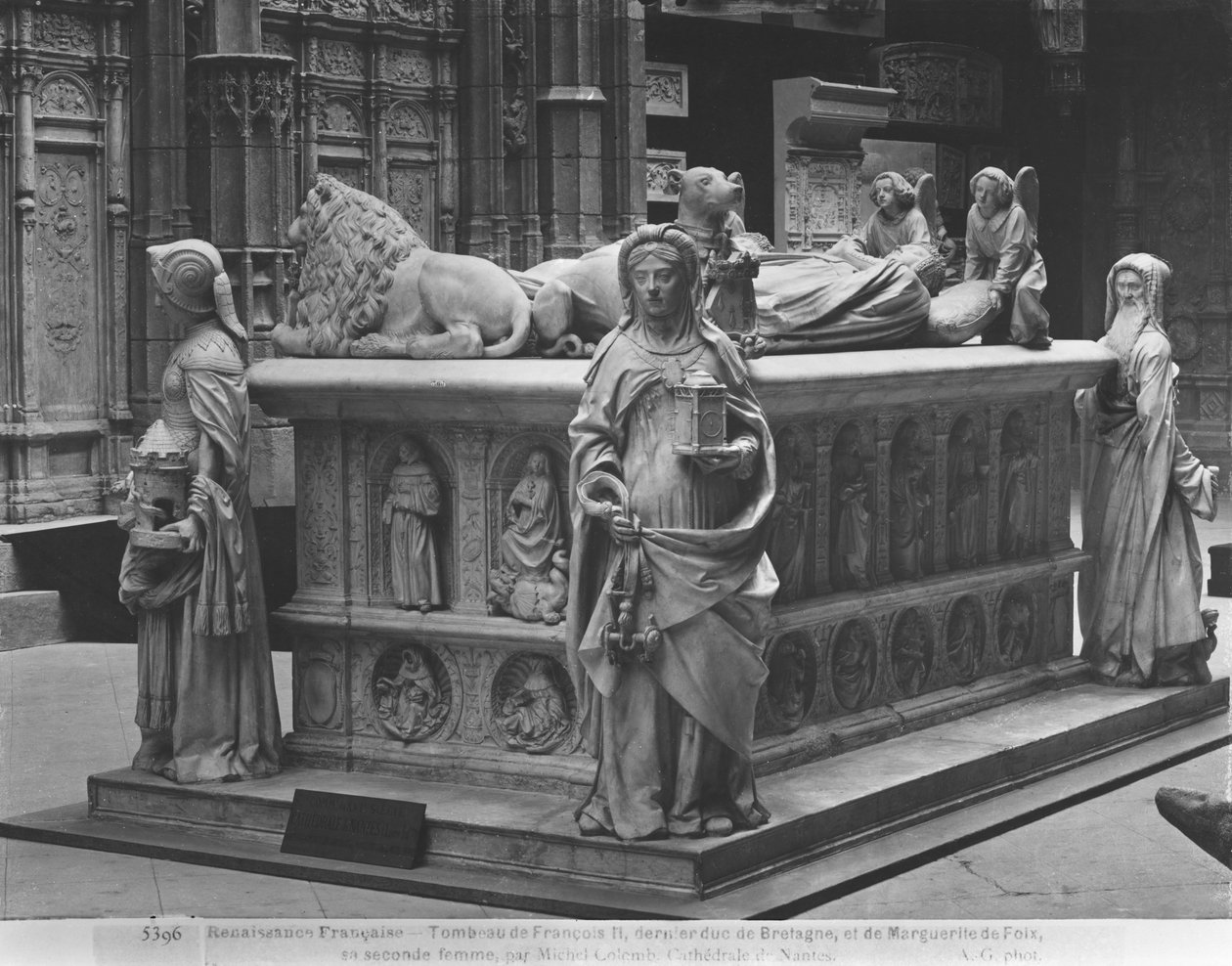 Nantes, St. Peter og St. Paul Cathedral, Graven af Frans II, Hertugen af Bretagne og Marguerite af Foix, 1502-07 (gipsstøbt af marmor) af Michel Colombe