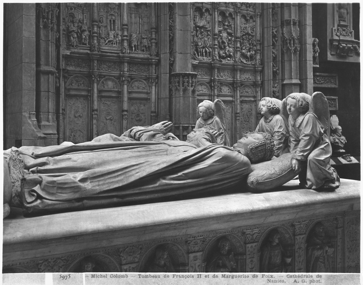 Nantes, St. Peter og St. Paul-katedralen, Graven af Frans II, Hertugen af Bretagne og Marguerite af Foix, 1502-07 (gipsstøbt af marmor) (detaljer) af Michel Colombe