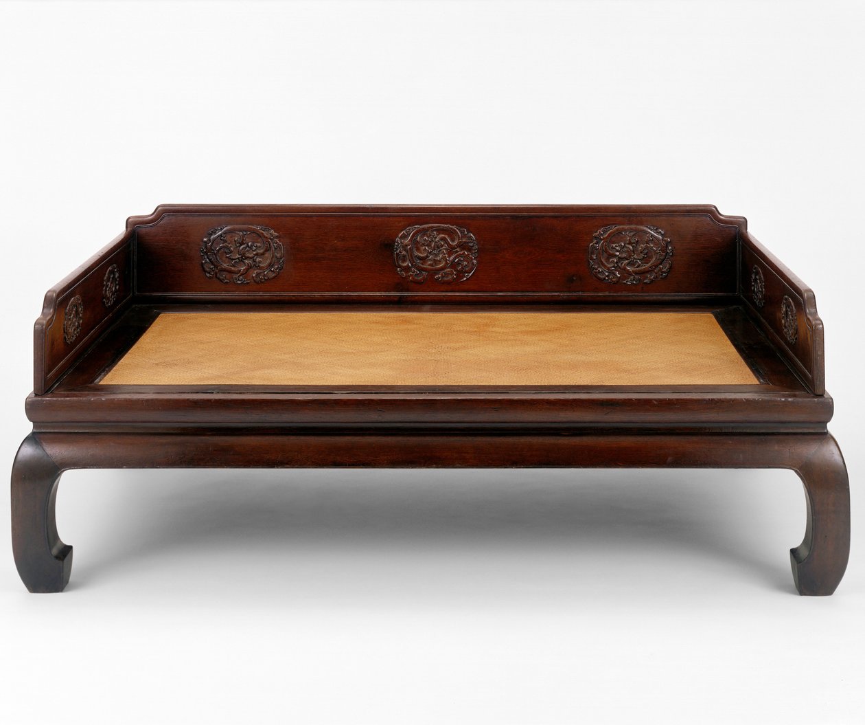 Sovesofa (træ) af Ming Dynasty Chinese School
