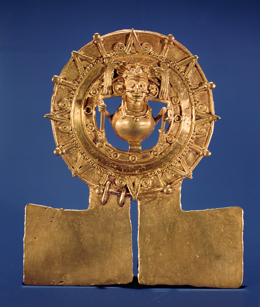 Vedhæng, der repræsenterer en solskive, Zaachila, Oaxaca (guld) af Mixtec