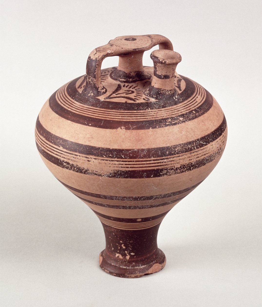 Bøjlekrukke, ca. 1500-1200 f.Kr. (malet lertøj) af Mycenaean